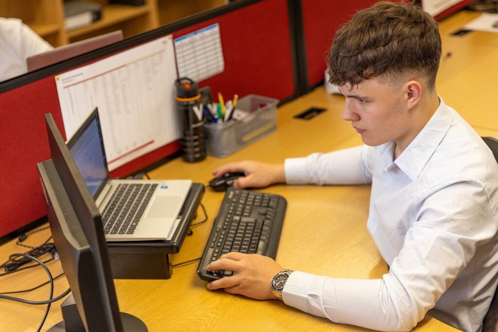 Getting an Ideal Office Reception Desk