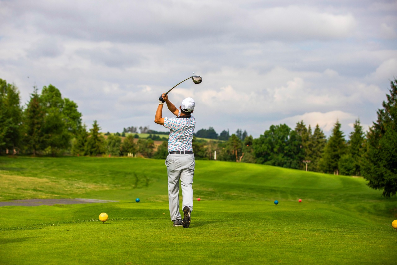 Discover the Breathtaking Views of Ireland’s Coastal Golf Course