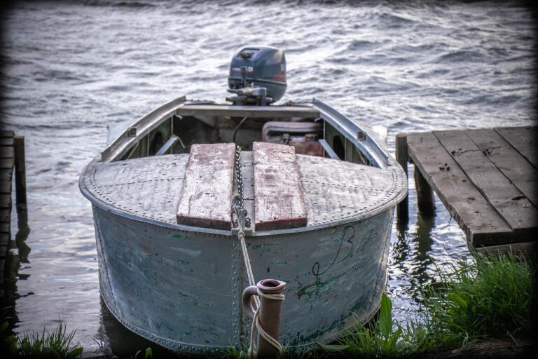 The Advantages of Using a Motor on Your Boat