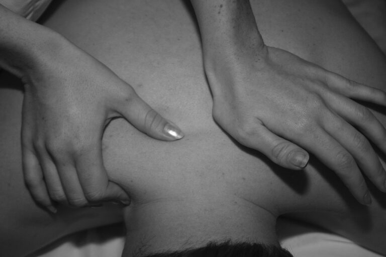 Physiotherapist Advice on How to Reduce Shoulder Pain