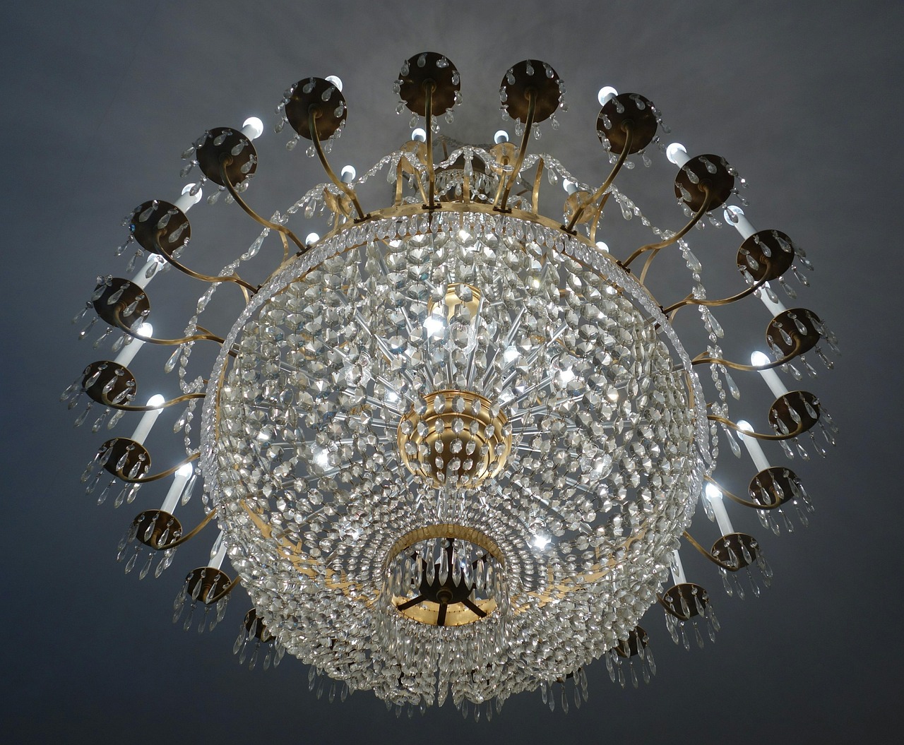 chandelier-2301541_1280