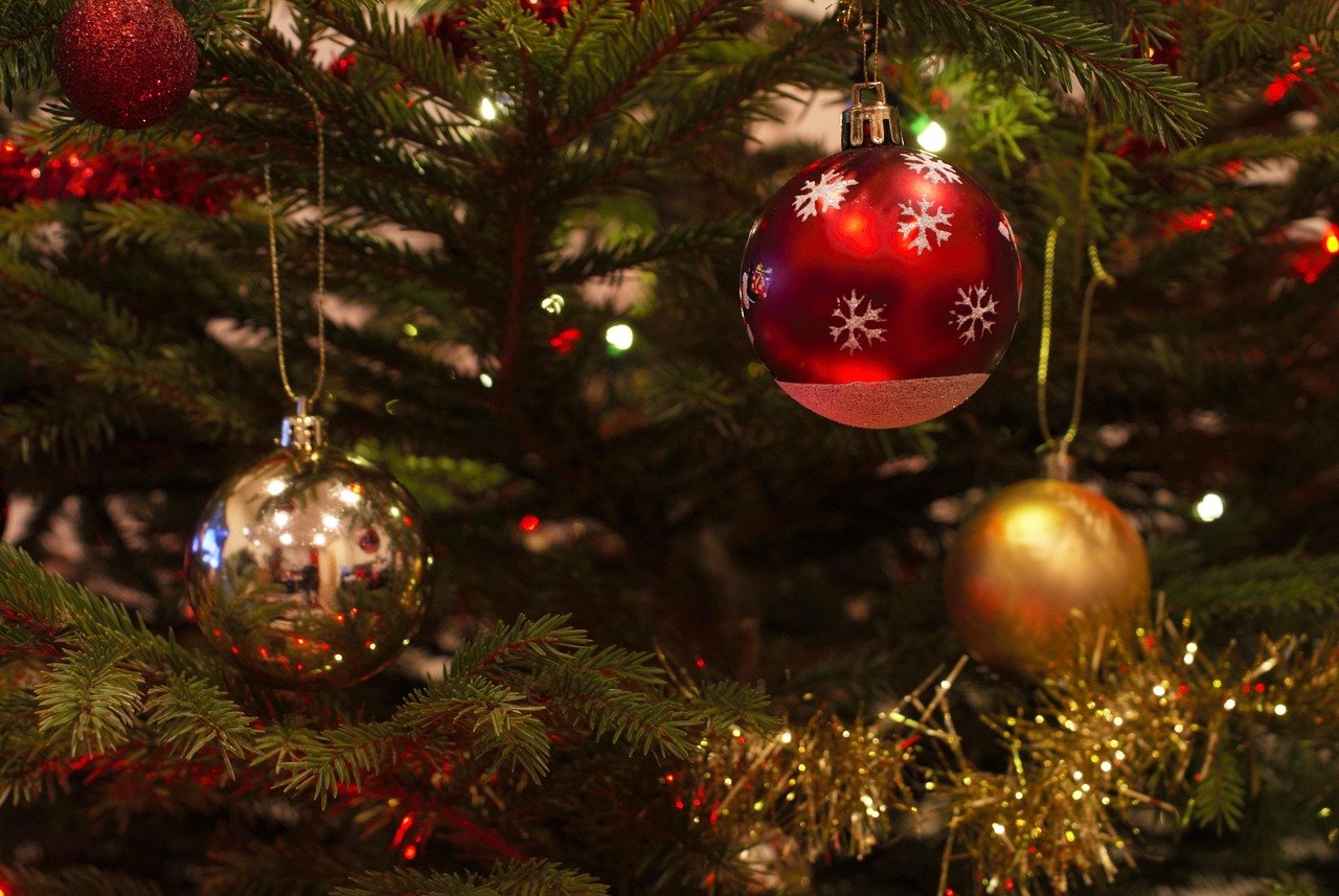 christmas-baubles-1078996_1280