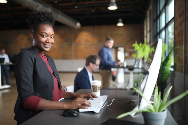 Benefits of Using Adjustable Workstations