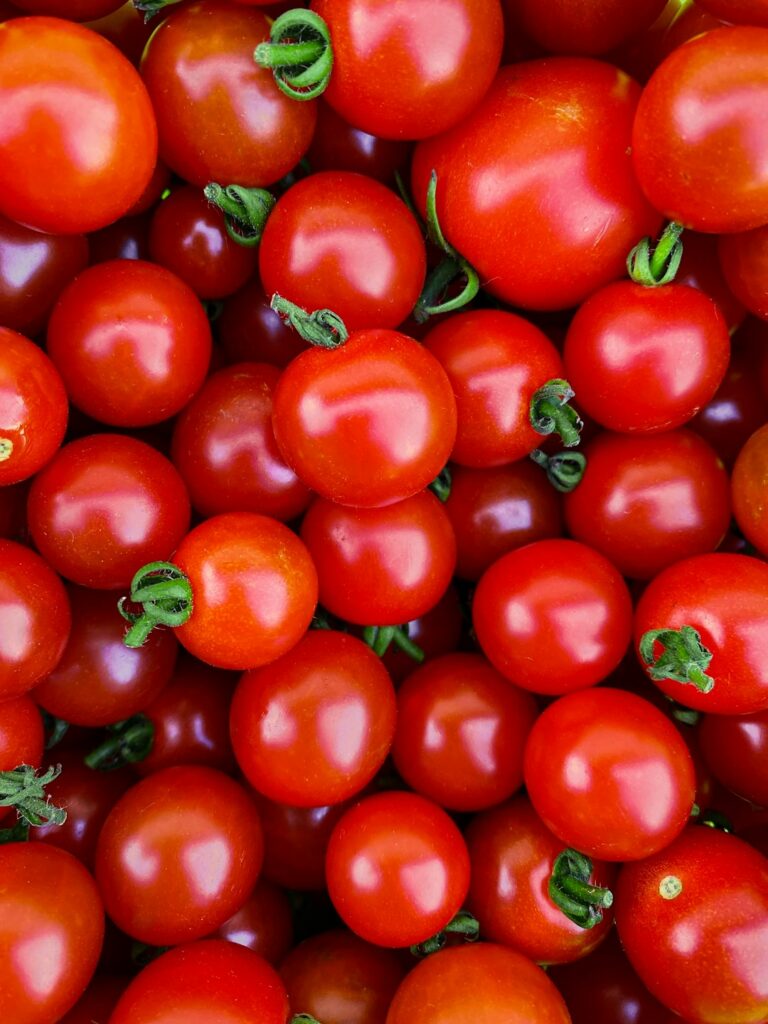 a pile of tomatoes